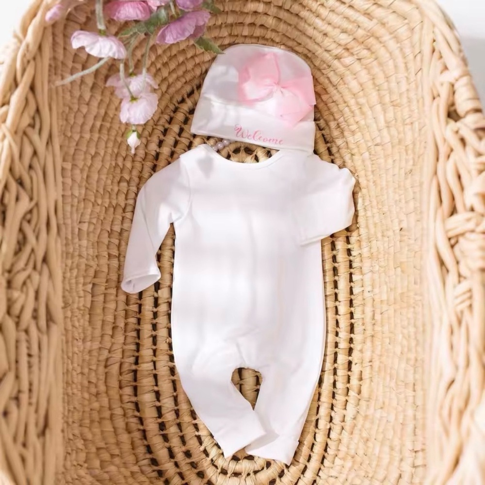 New Baby girl One-Piece and Matching Hat 0-1 month - Picture 3 of 3